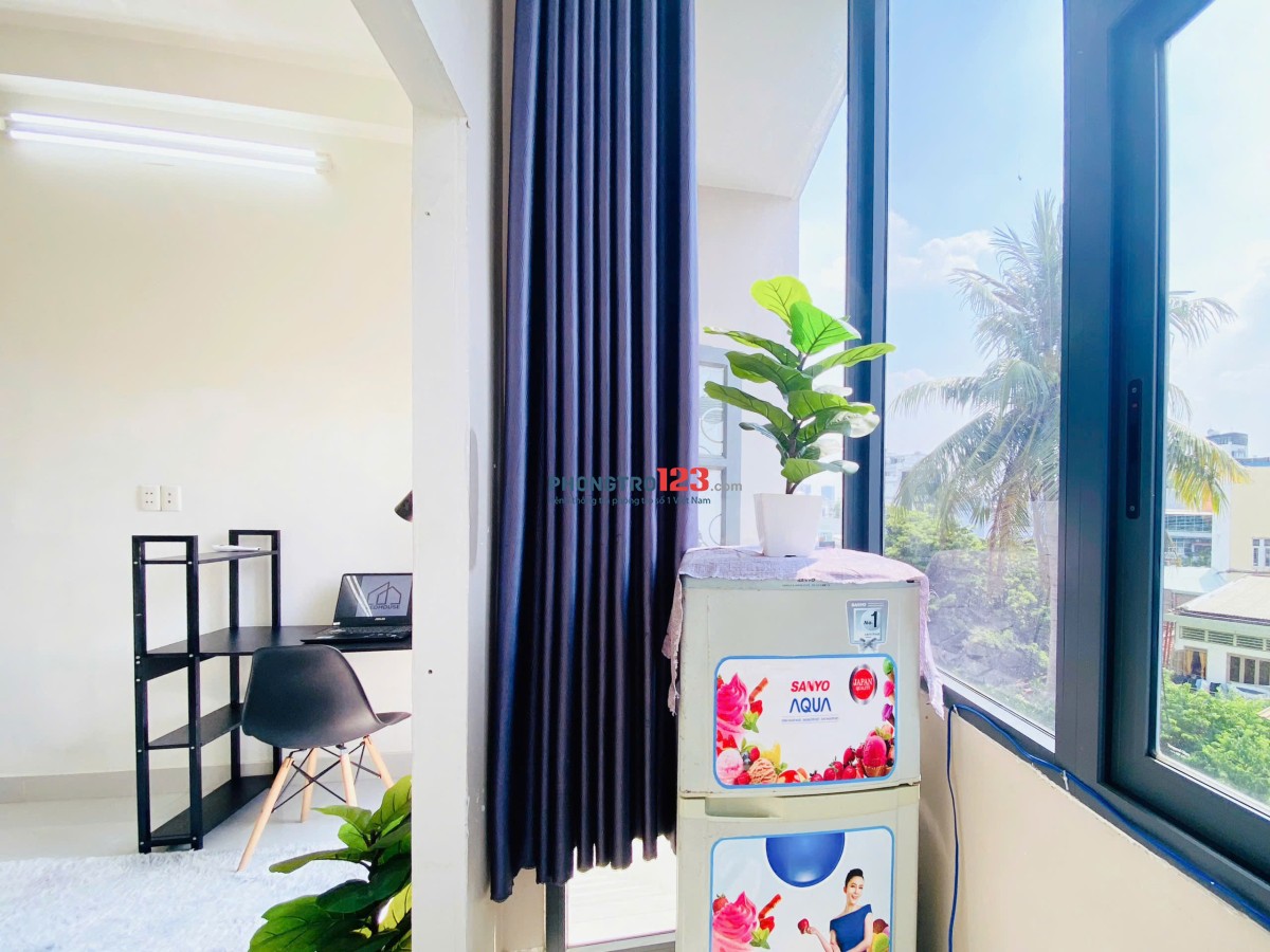 PHÒNG TRỌ BAN CÔNG NẰM NGAY QUẬN 1