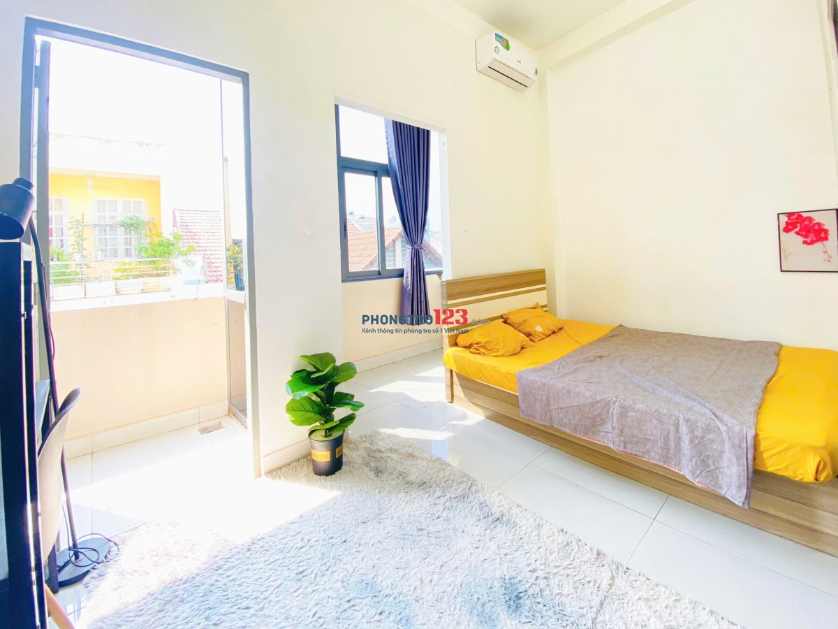 PHÒNG TRỌ BAN CÔNG NẰM NGAY QUẬN 1