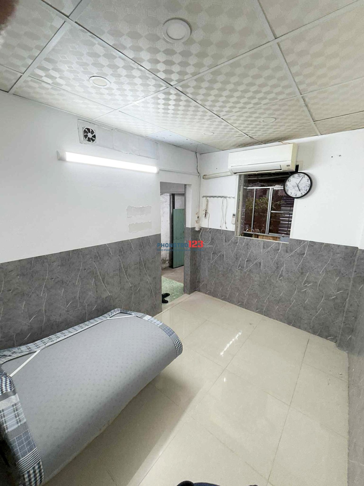 Phòng máy lạnh, cửa sổ thoáng, 1 phòng ngủ tách bếp, 1 khu vườn nhỏ, tolet riêng, không chung chủ