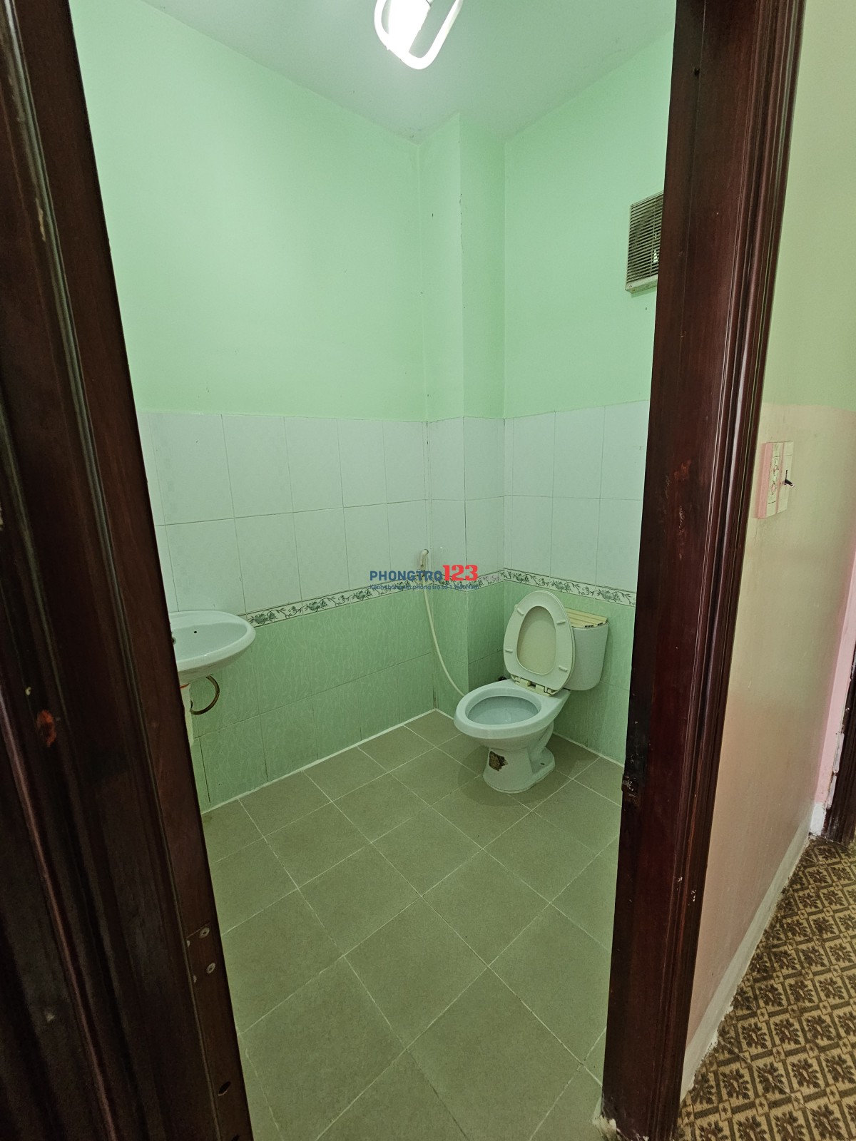 Cho thuê phòng trọ ở lầu 3 ngang 3m dài 12m
