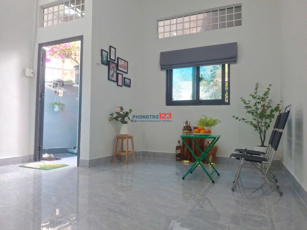 Cho thuê nhà rộng, đẹp, thoáng mát, quận Bình Thạnh, giá thuê chỉ 12 triệu/tháng.