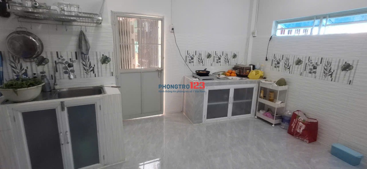 Cho thuê nhà rộng, đẹp, thoáng mát, quận Bình Thạnh, giá thuê chỉ 12 triệu/tháng.