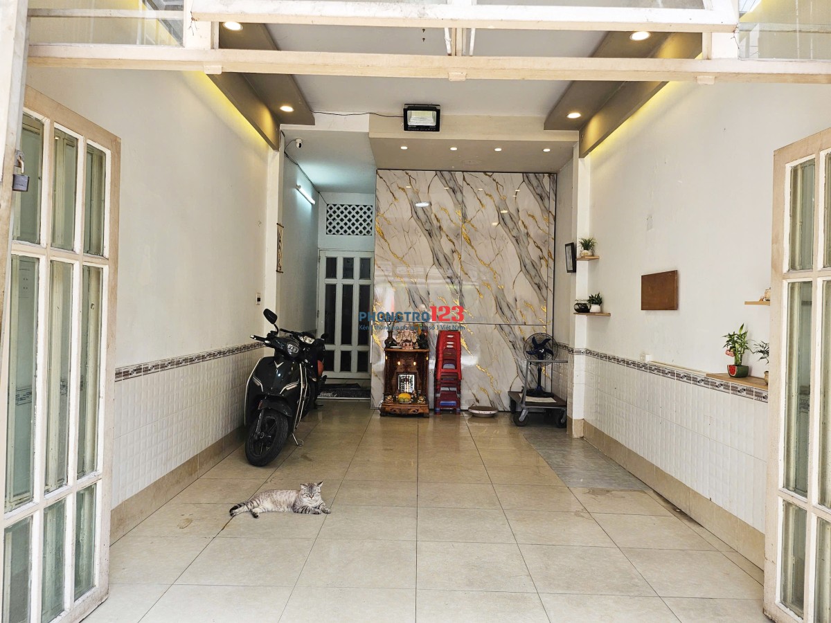 Cho Thuê Mặt Bằng Kinh Doanh gần chợ , trường học , GV giáp ranh Bình Thạnh