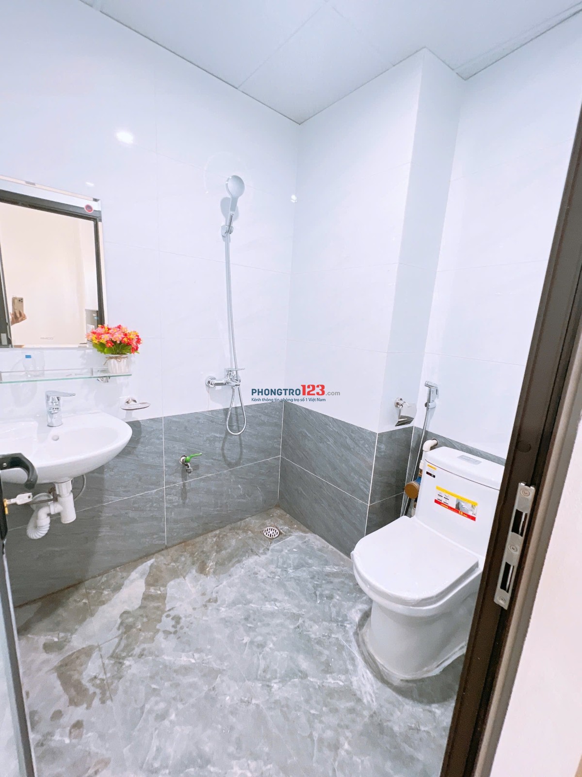 PHÒNG 603 LẠC LONG QUÂN – Ở NGAY. Giá: 5tr (501) | 4tr9 (101). Diện tích: 30m²