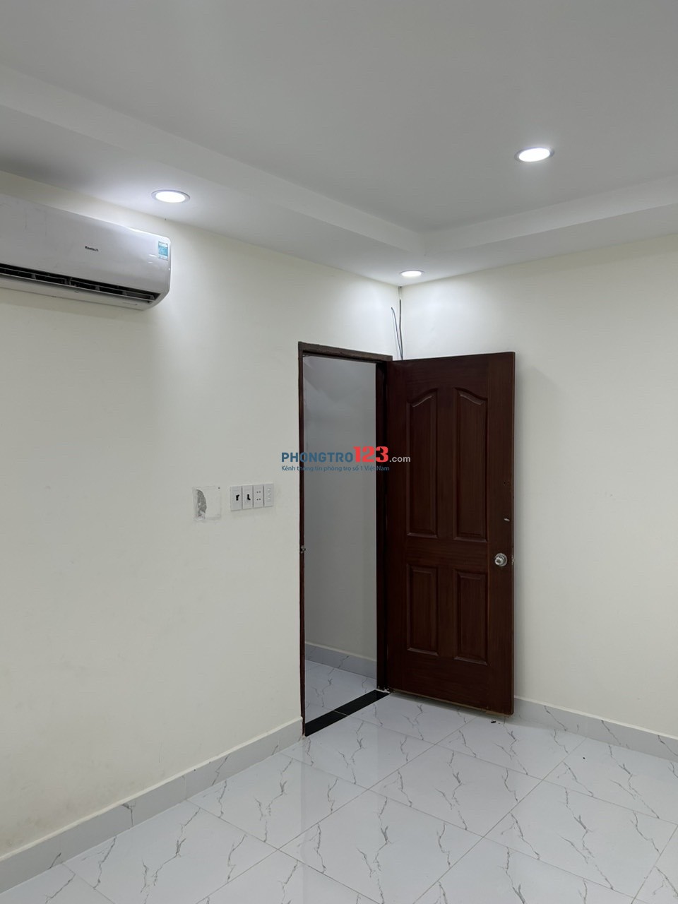 Cho thuê PHòng 20m, 3tr/th, wifi miễn phí, có gắn máy lạnh, khóa vàn tay, 710/26a huỳnh tân phat, q7