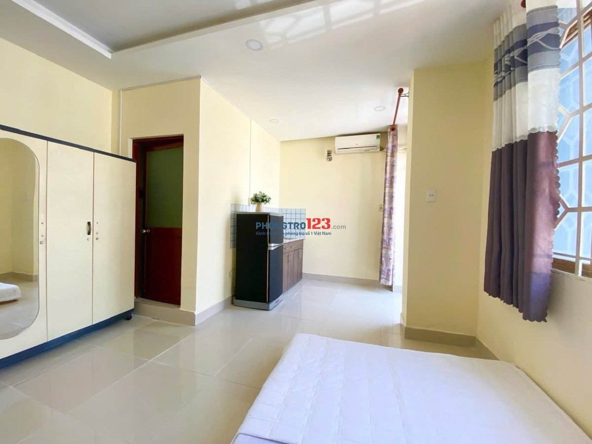 Cho thuê phòng ban công Trần Thiện Chánh quận 10 gần gần ĐH Huflit, ĐH Kinh Tế, Vạn Hạnh Mall, 3/2