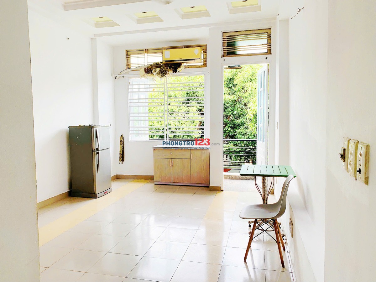 PHÒNG TRỌ BÌNH THẠNH, BAN CÔNG, CỬA SỔ FULL NỘI THẤT Ở ĐƯỢC 4 NGƯỜI