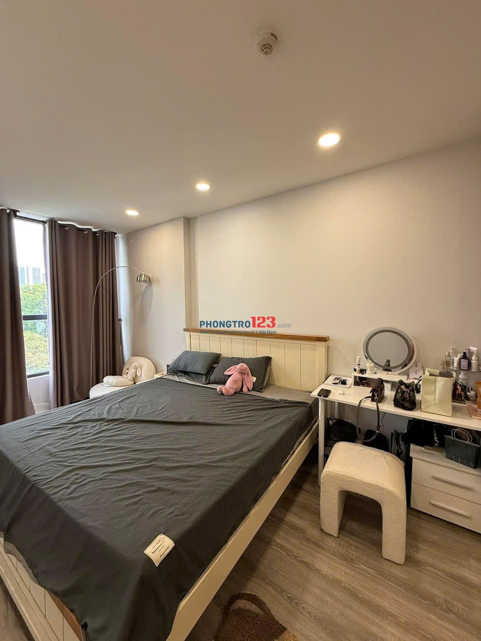 CHung cư Satra, Phan Đăng Lưu, PN: 140m2, 3p ngủ, ban công, 22tr/tháng