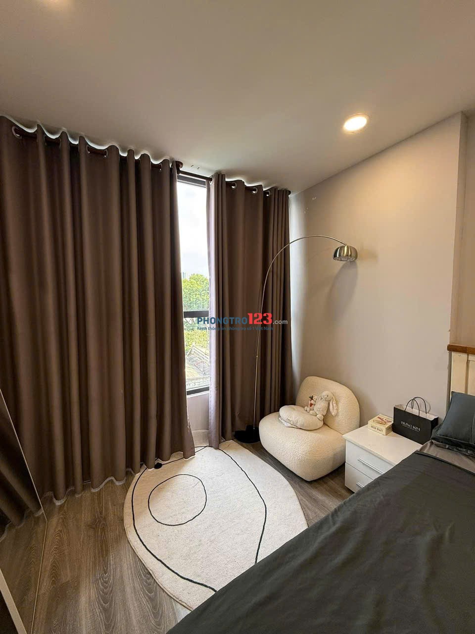 CHung cư Satra, Phan Đăng Lưu, PN: 140m2, 3p ngủ, ban công, 22tr/tháng