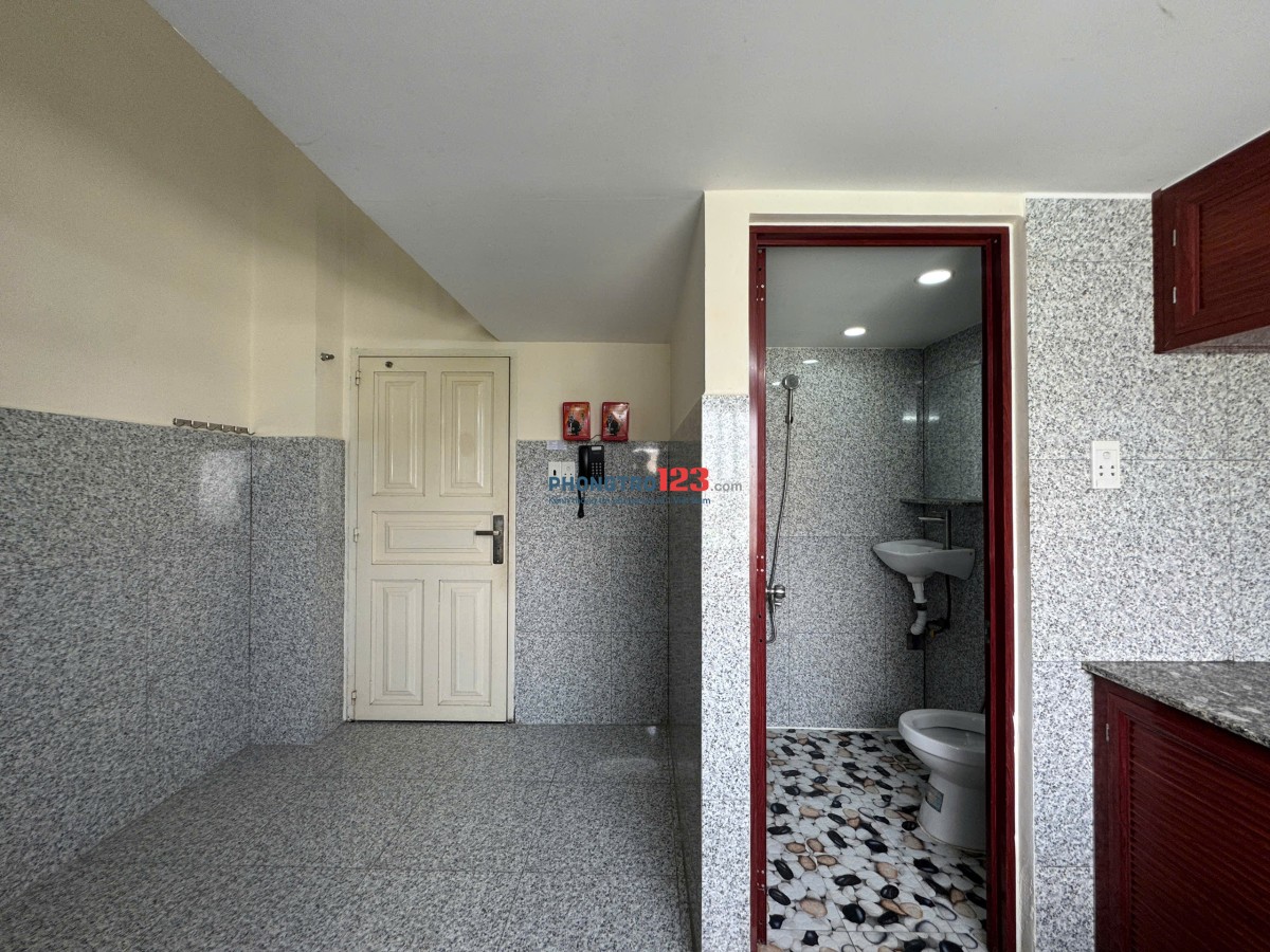 CHO THUÊ PHÒNG GIÁ RẺ - MÁY LẠNH - GÁC CAO - CỬA SỔ TRỜI NGAY ĐH NGUYỄN TẤT THÀNH - VƯỜN LÀI