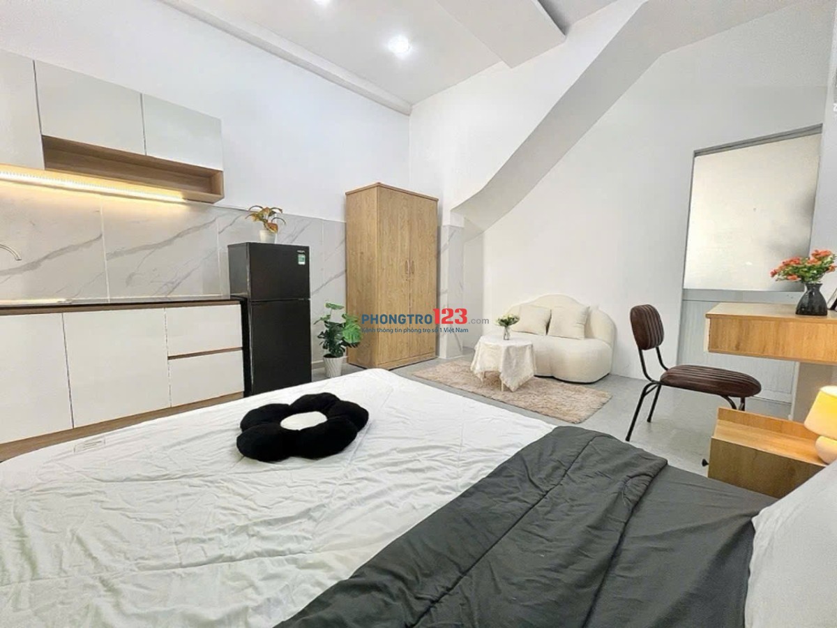 Cho Thuê Phòng Ban Công, Full nội thất gần Ngã Tư Phú Nhuận, Sân Bay, giáp Q1, Bình Thạnh