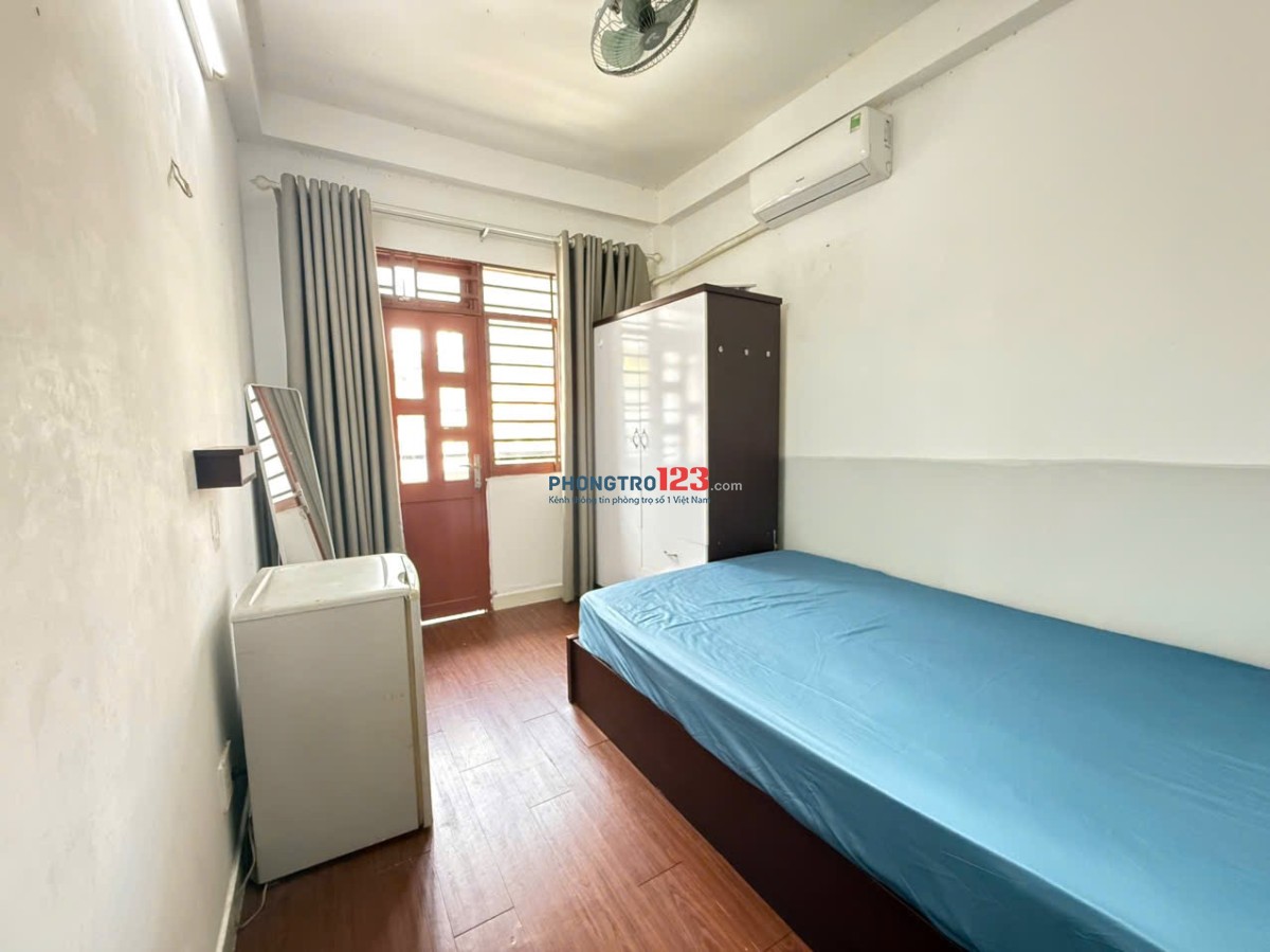 Cho thuê phòng ban công full nội thất quận 10 gần Đại học Kinh tế