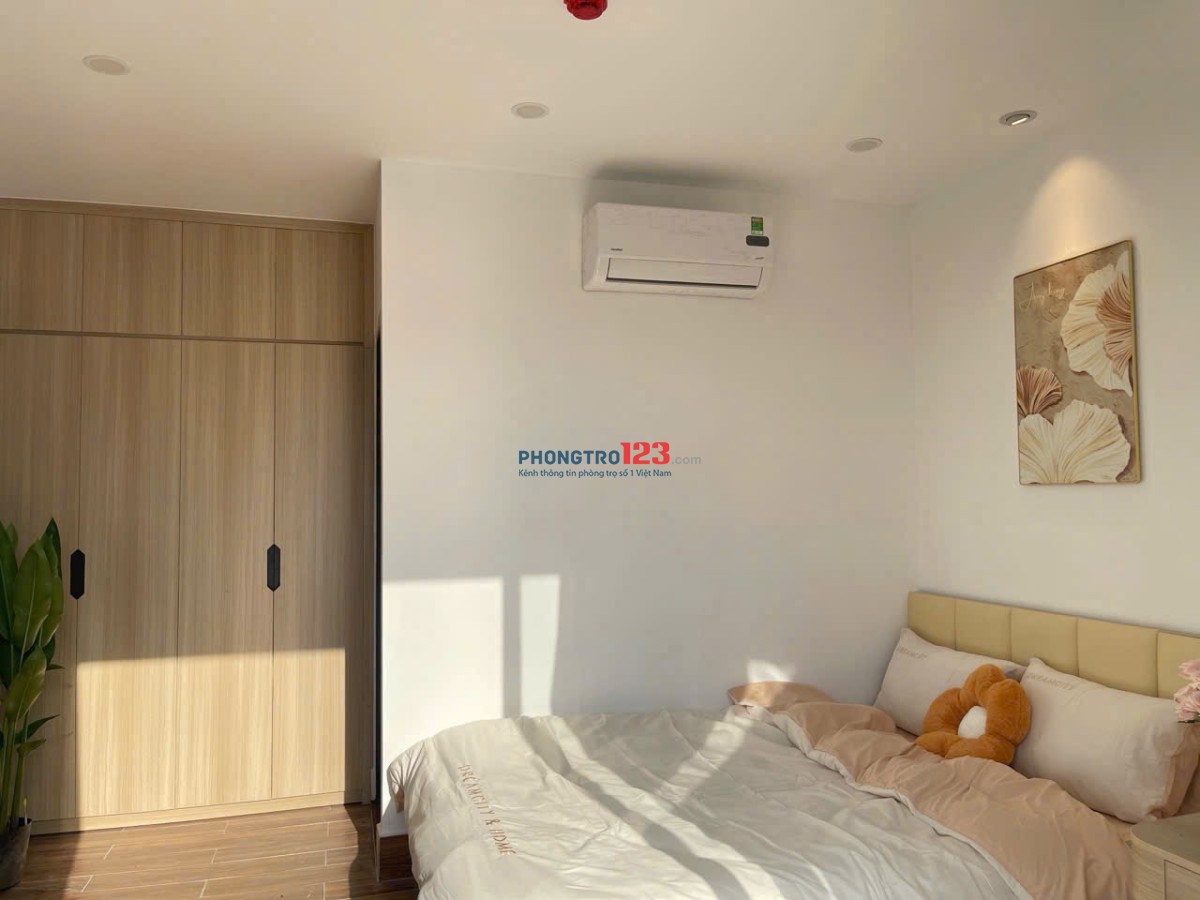 CHO THUÊ CĂN HỘ DỊCH VỤ CỬA SỔ BAN CÔNG VIEW ĐẸP PHÒNG RỘNG SÁT PHÚ NHUẬN QUẬN 1 VÀ CÁC ĐẠI HỌC