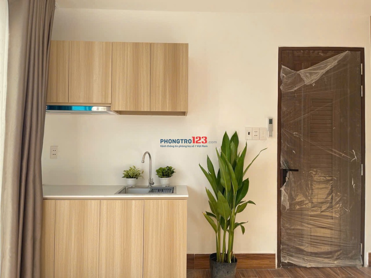 CHO THUÊ CĂN HỘ DỊCH VỤ CỬA SỔ BAN CÔNG VIEW ĐẸP PHÒNG RỘNG SÁT PHÚ NHUẬN QUẬN 1 VÀ CÁC ĐẠI HỌC