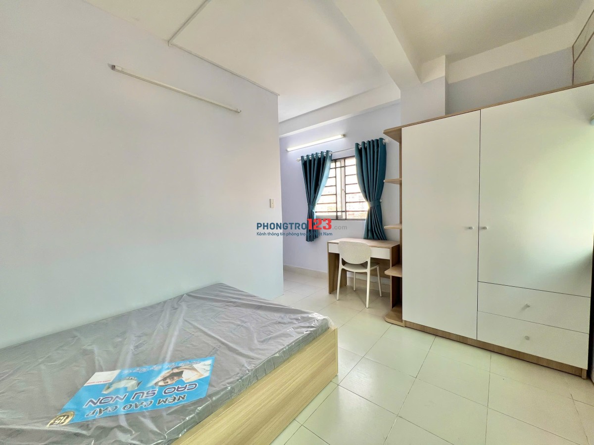 [Q8] Cho thuê CHDV 2 Phòng ngủ, full nt, có cửa sổ trời, tách bếp ngay Parc Mall Quận 8