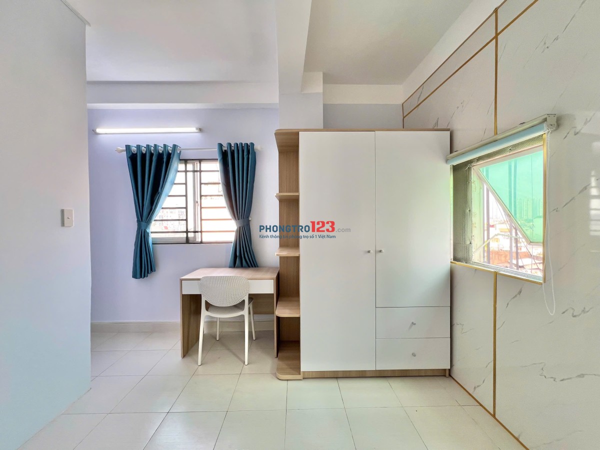[Q8] Cho thuê CHDV 2 Phòng ngủ, full nt, có cửa sổ trời, tách bếp ngay Parc Mall Quận 8