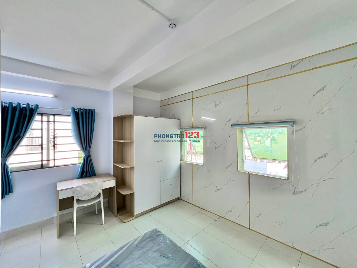 [Q8] Cho thuê CHDV 2 Phòng ngủ, full nt, có cửa sổ trời, tách bếp ngay Parc Mall Quận 8