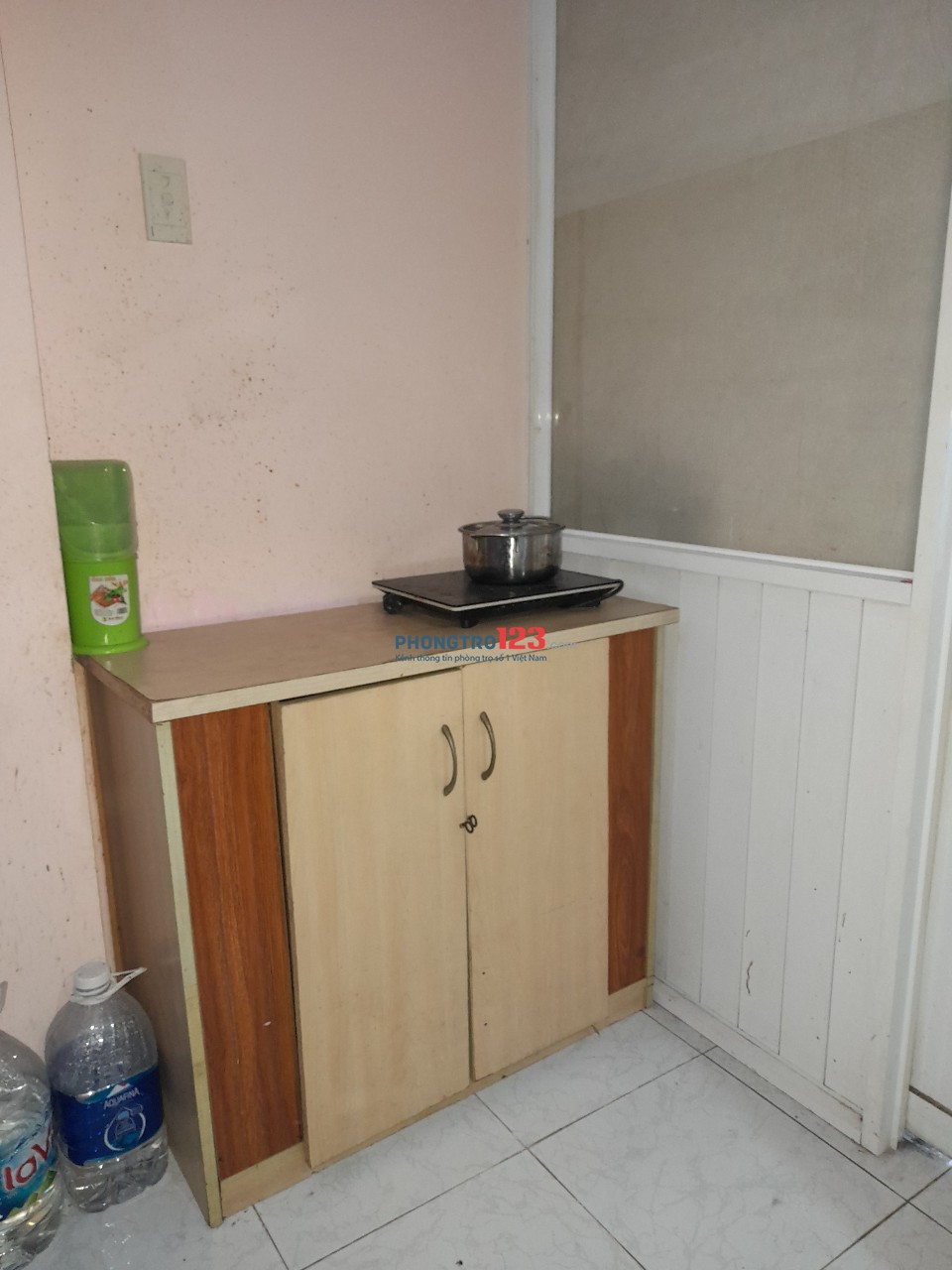 Phòng lầu 2 , Quận 3, cửa sổ rộng thoáng mát đầy đủ tiện nghi giá 3,3triệu/th
