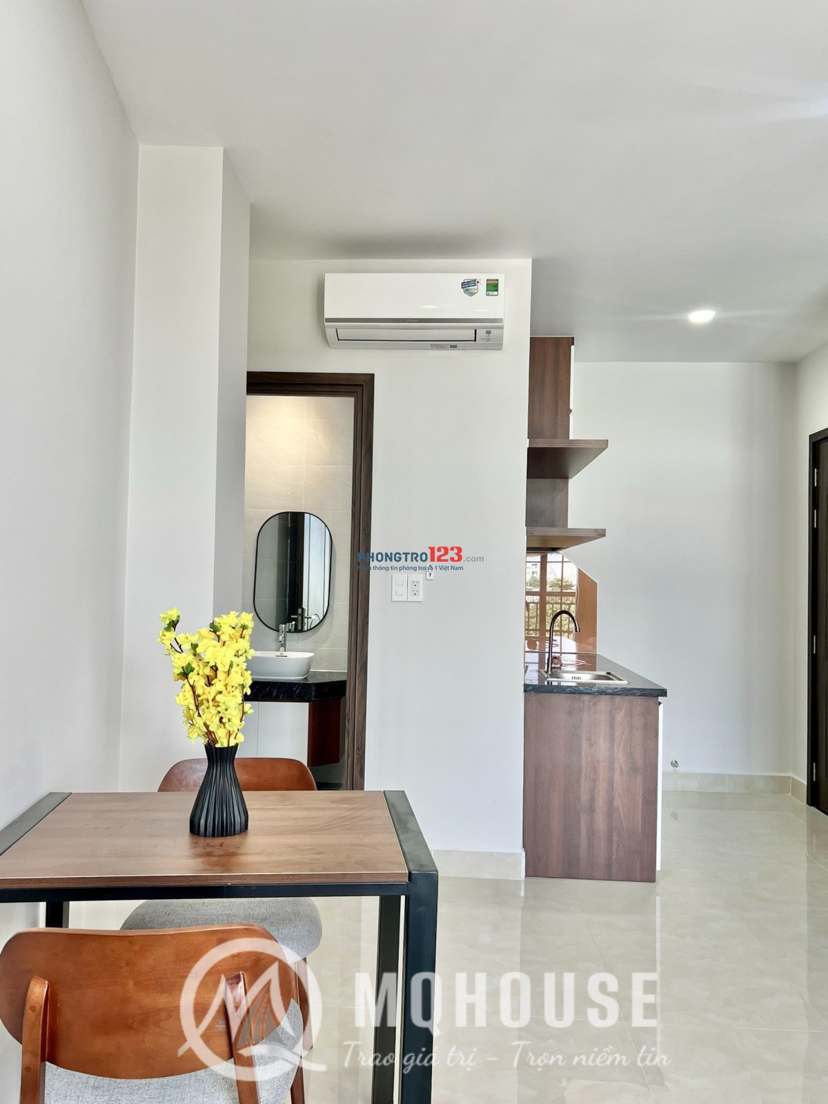 CHO THUÊ CĂN HỘ BAN CÔNG NHÀ ĐẸP GẦN SÂN BAY - CV HOÀNG VĂN THỤ