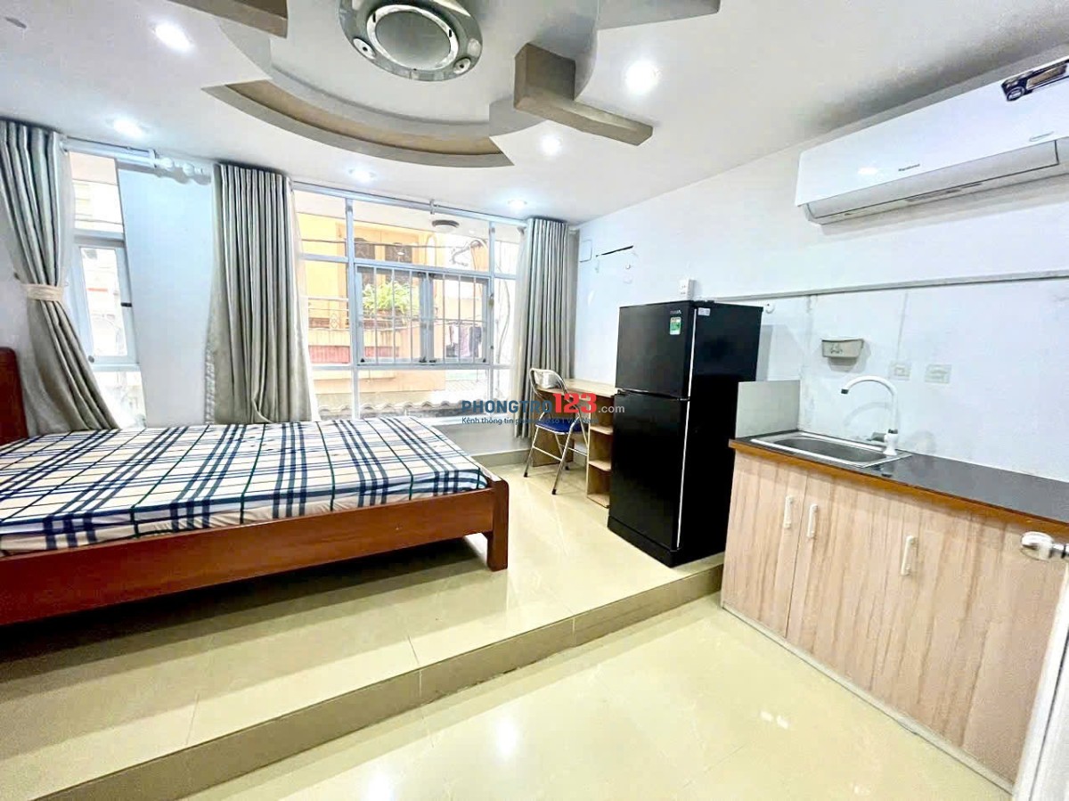 Phòng cao cấp, đầy đủ tiện nghi. Gần Đài truyền hình và trường Khoa Học Xã Hội & Nhân Văn 200 mét.