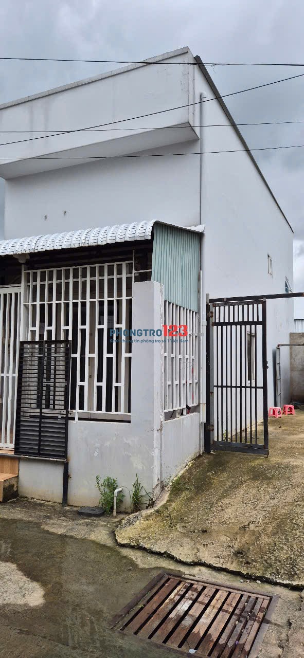 cho thuê nhà 3 phòng ngủ - DT 54m2 - và đất trống sát bên DT 110m2