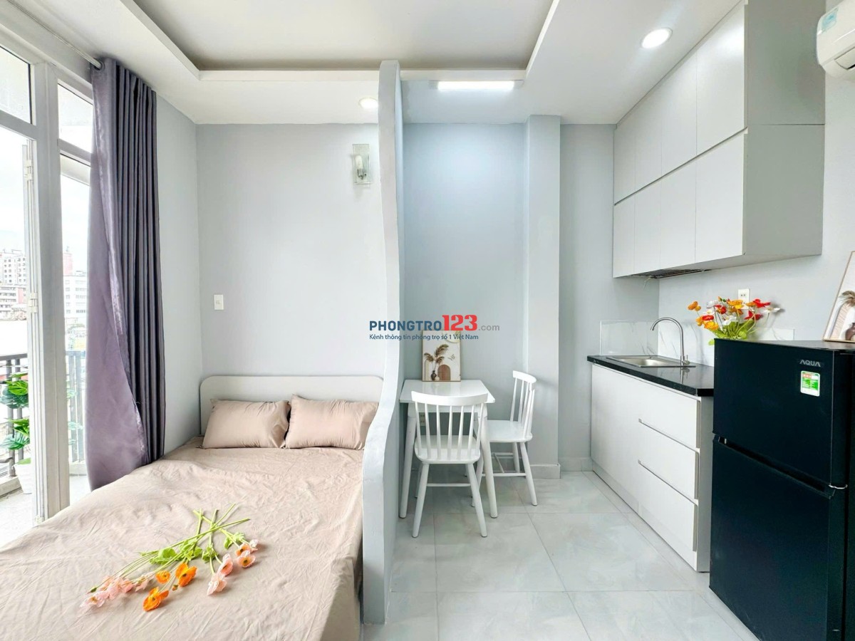 Cho thuê phòng trọ quận 1, tách bếp 30m2, ban công lớn, có thang máy, gần Bùi Viện, gần đại học Sư P
