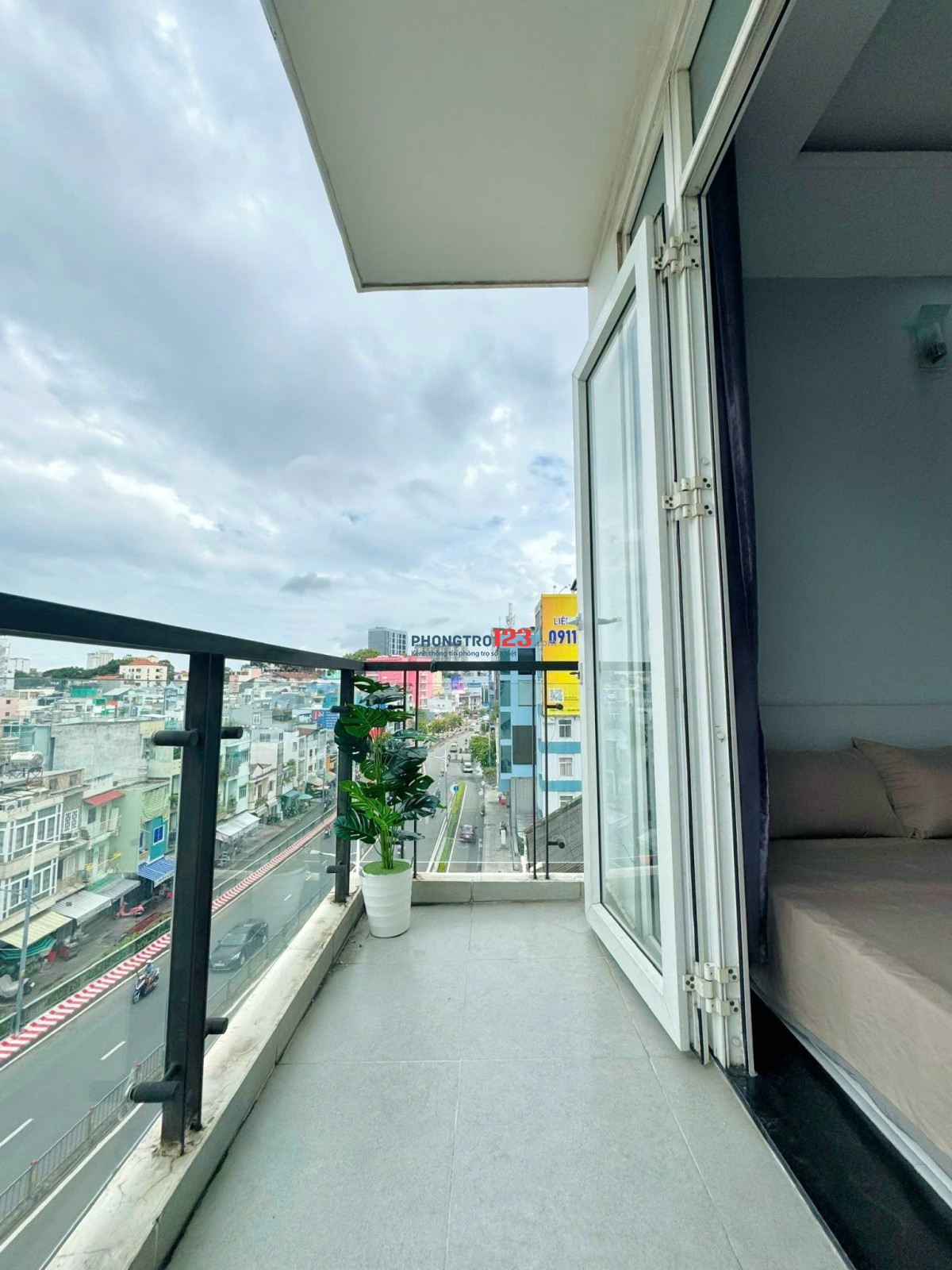 Cho thuê phòng trọ quận 1, tách bếp 30m2, ban công lớn, có thang máy, gần Bùi Viện, gần đại học Sư P