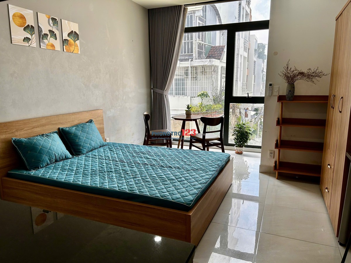 Chính chủ cho thuê căn full nội thất, thang máy, cửa sổ to rèm 2 lớp, view đẹp, giặt phơi riêng