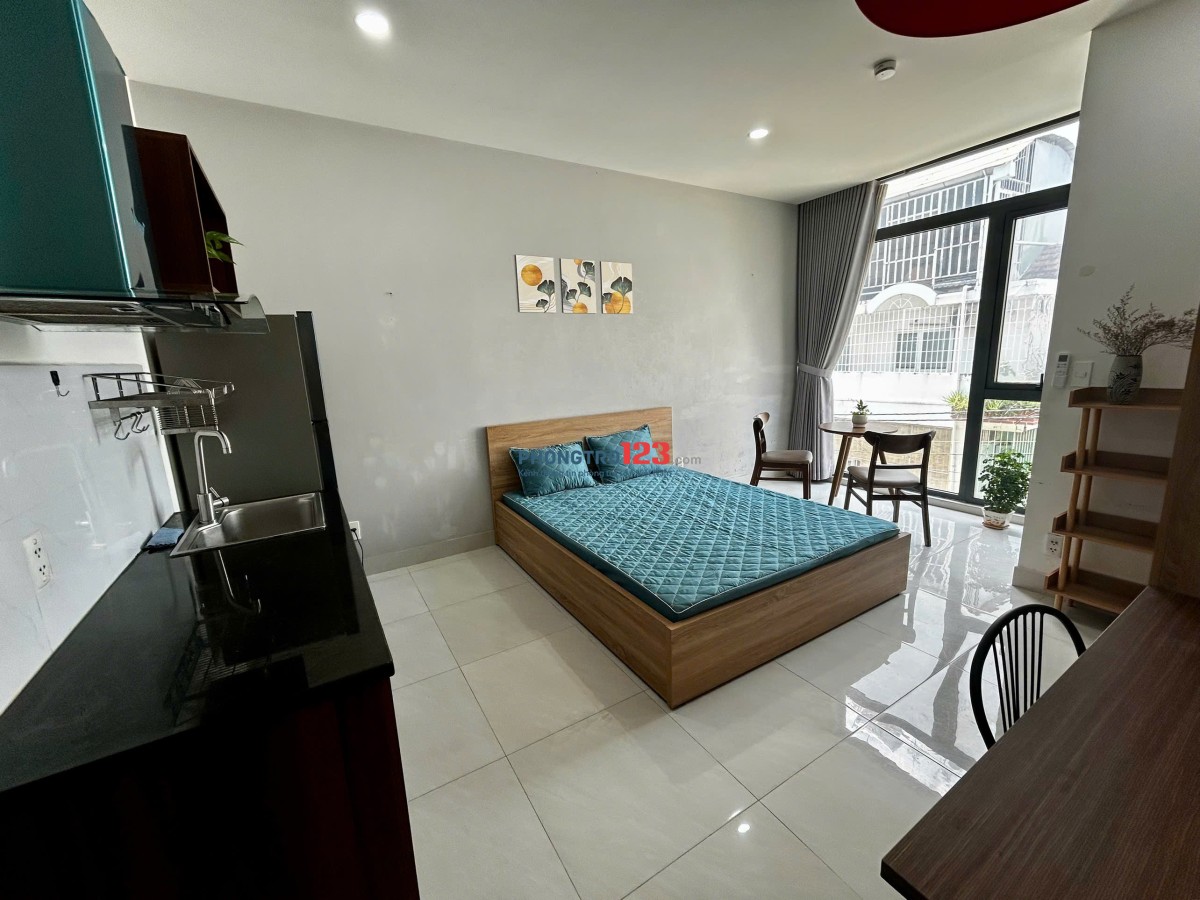 Chính chủ cho thuê căn full nội thất, thang máy, cửa sổ to rèm 2 lớp, view đẹp, giặt phơi riêng