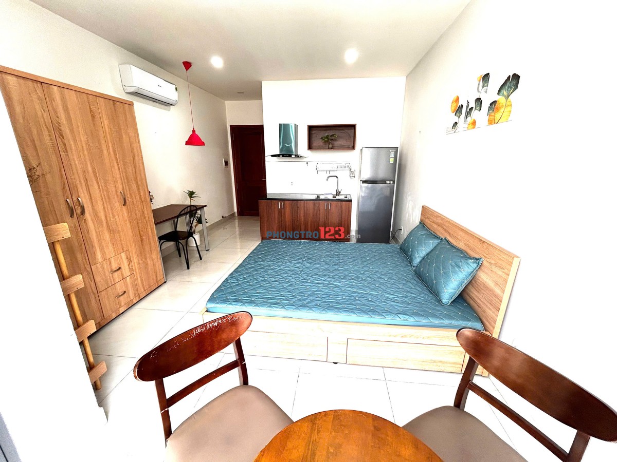 Chính chủ cho thuê căn full nội thất, thang máy, cửa sổ to rèm 2 lớp, view đẹp, giặt phơi riêng