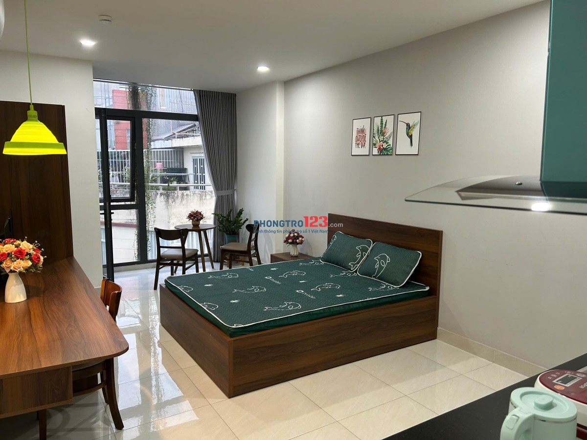 Chính chủ cho thuê căn full nội thất, thang máy, cửa sổ to rèm 2 lớp, view đẹp, giặt phơi riêng