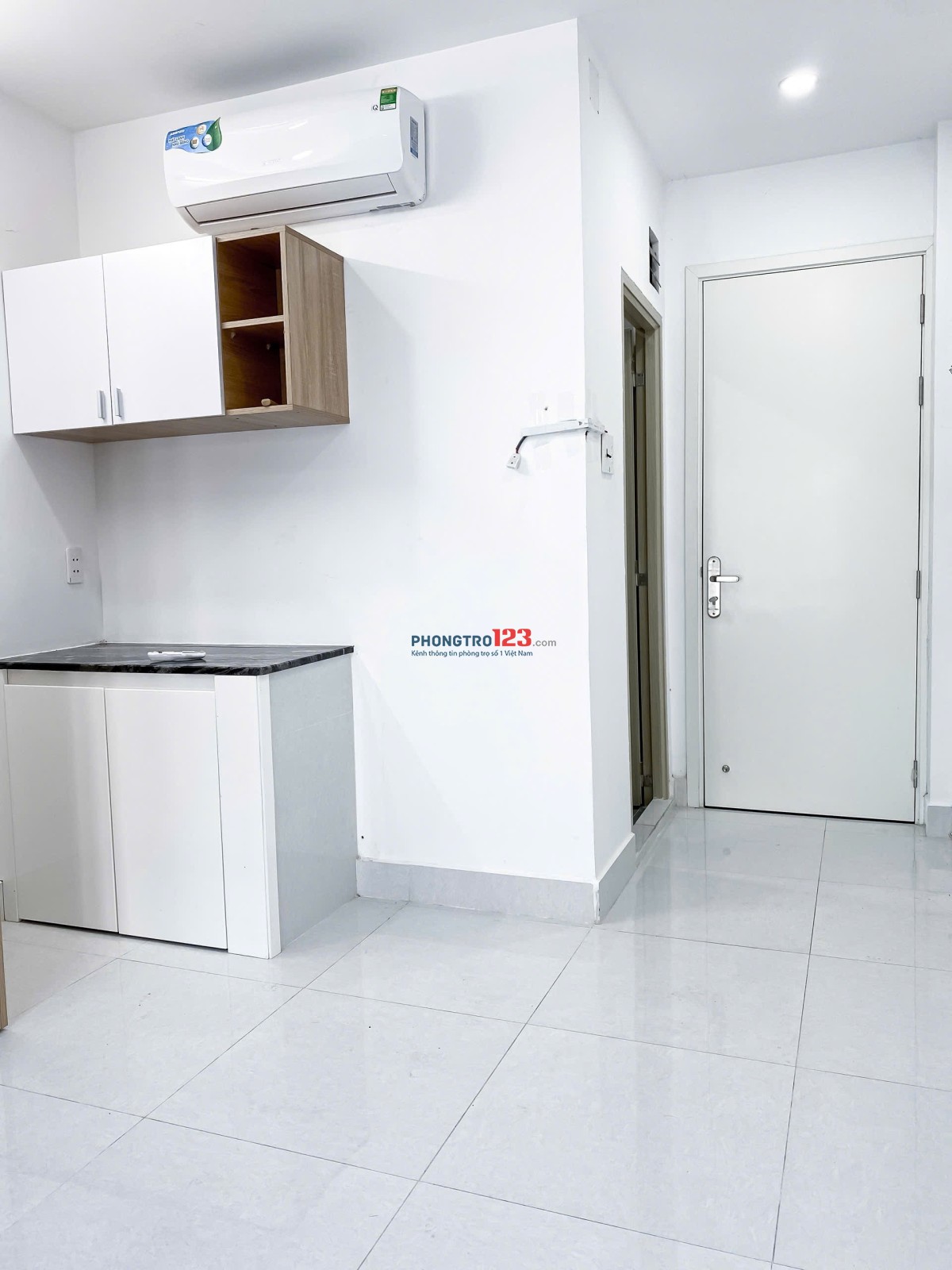 Cho Thuê Phòng Thật, Ảnh Thật_Ban công gần ngã tư Phú Nhuận, giáp Q1, Q3, Bình Thạnh, Tân Bình