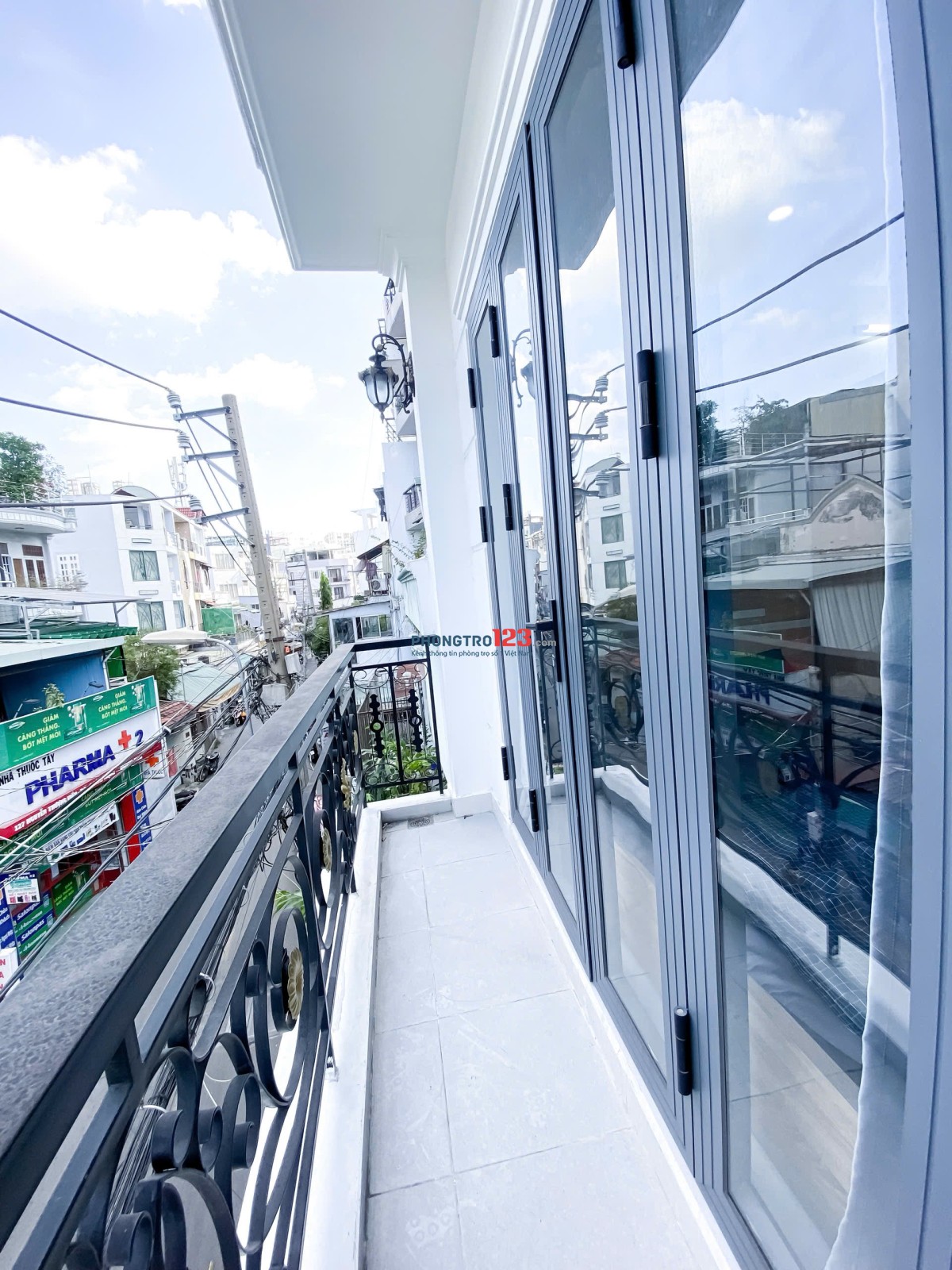 Cho Thuê Phòng Thật, Ảnh Thật_Ban công gần ngã tư Phú Nhuận, giáp Q1, Q3, Bình Thạnh, Tân Bình