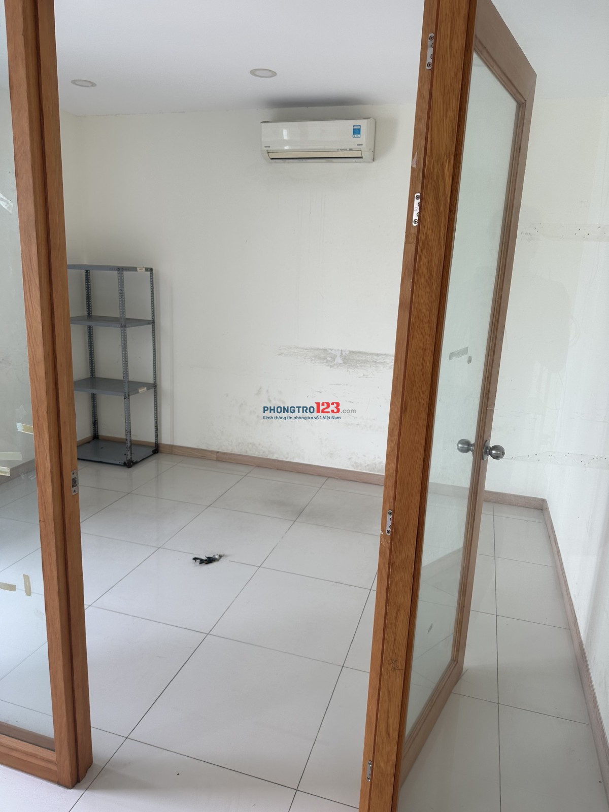 Cho thuê tầng 1 - 2 biệt thự khu dân cư. Bao điện nước phí dịch vụ internet (Chính chủ ), Ở ngay !