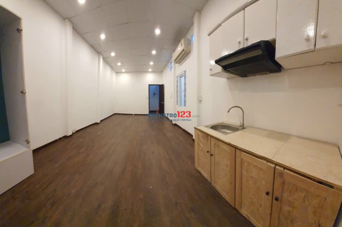 Phòng máy lạnh 30m2. Đường Trần Đình Xu. Quận 1