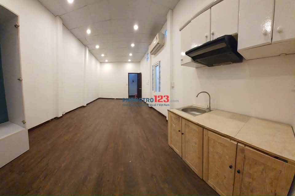 Phòng máy lạnh 30m2. Đường Trần Đình Xu. Quận 1