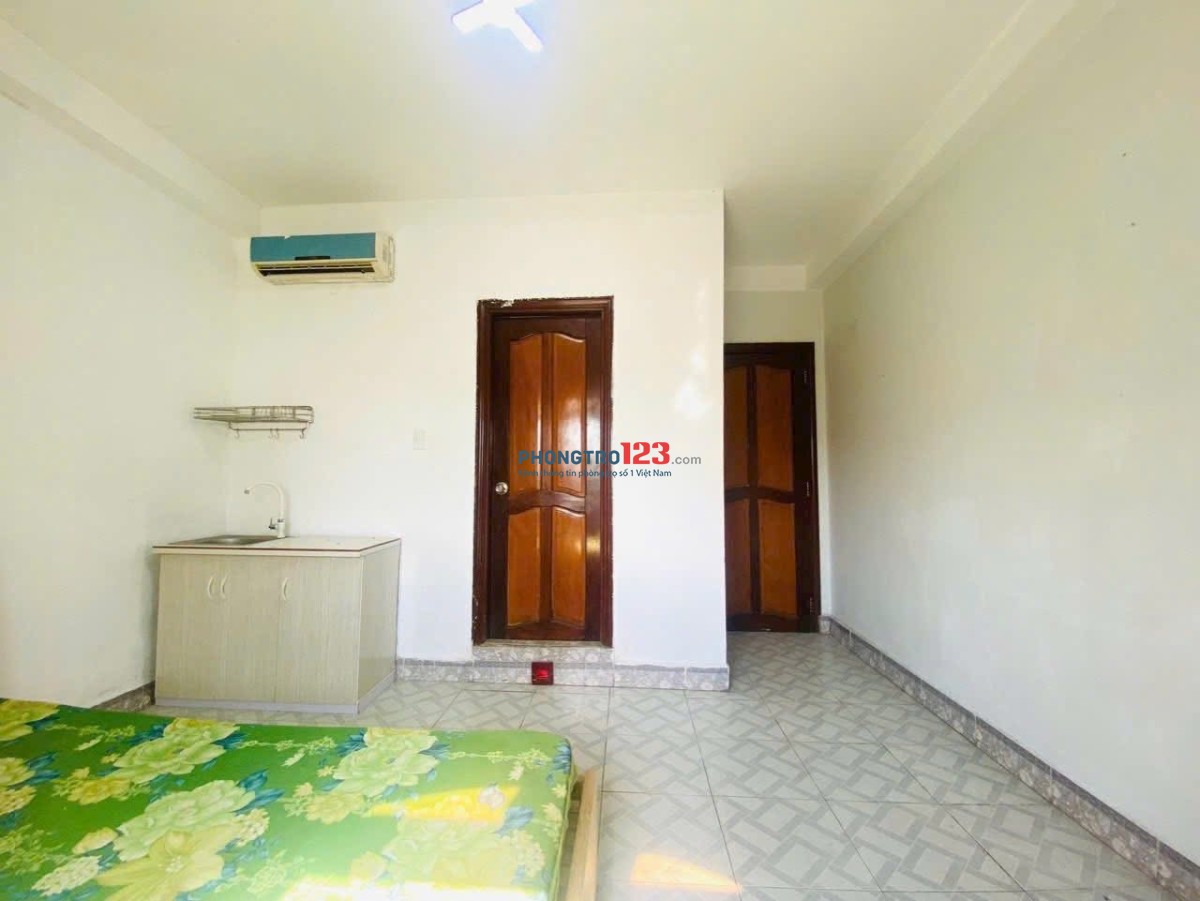 PHÒNG BANCOL MÁY LẠNH MỚI , NGAY CHỢ HANH THÔNG TÂY 3.2 TR