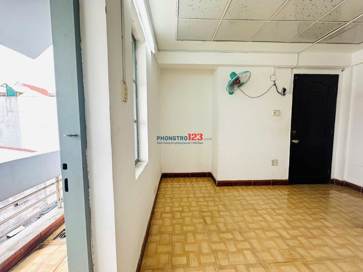 PHÒNG BANCOL MÁY LẠNH MỚI , NGAY CHỢ HANH THÔNG TÂY 3.2 TR