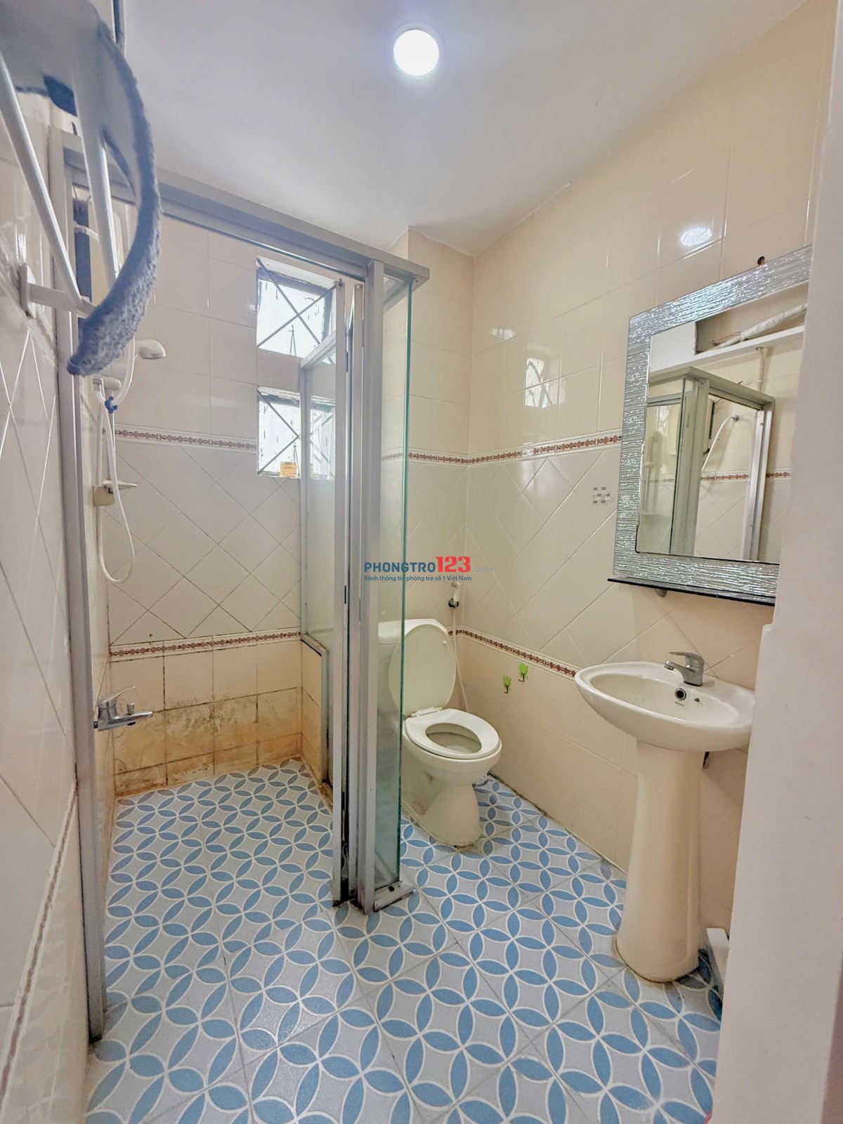 Cho thuê CHDV Q3 - Ban công - Máy giặt riêng - Tách bếp - gần ĐH Hoa Sen, ĐH Kiến Trúc