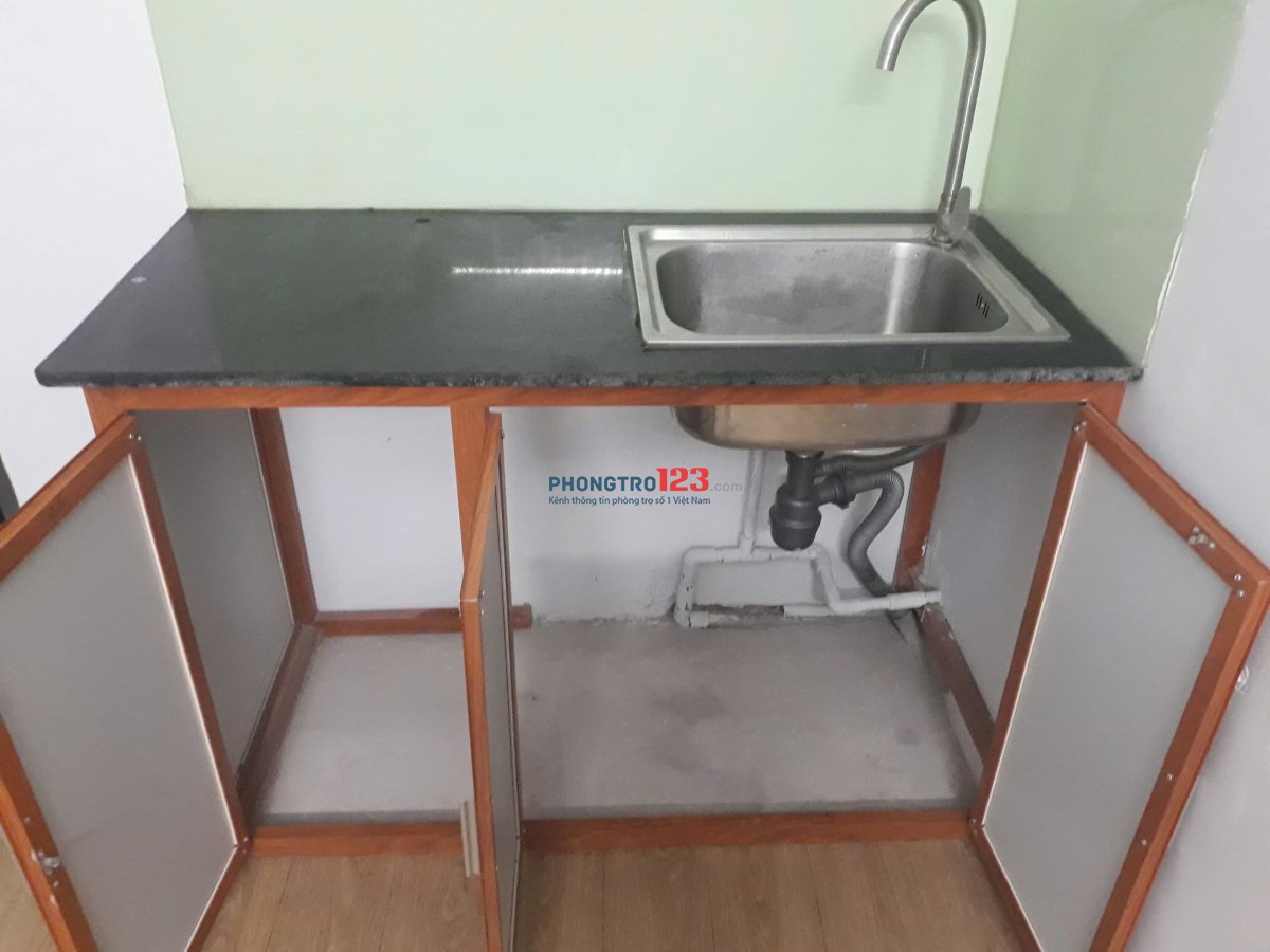 Phòng trọ cho Thuê giá rẻ Có cửa sổ trời Gần ĐH UEH 1,4km