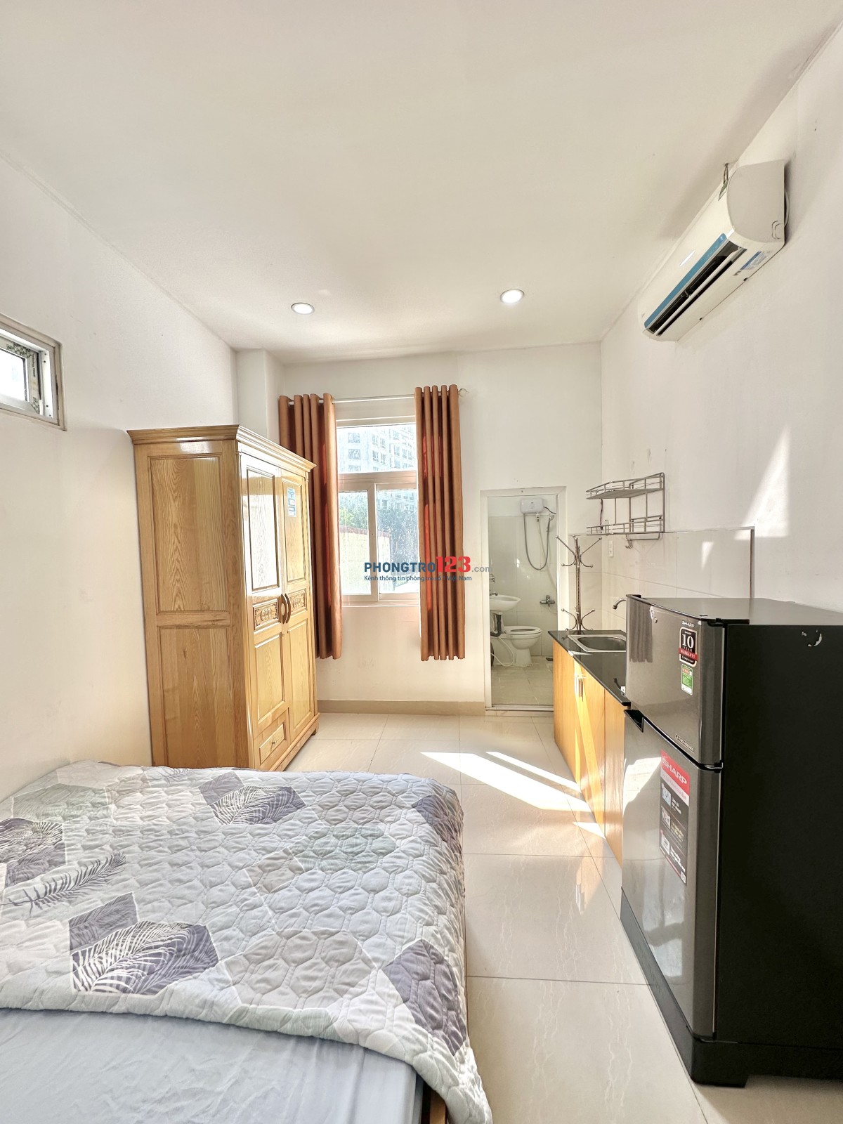 Phòng cửa sổ full nội thất Nguyễn Hữu Cảnh đối diện Vinhomes
