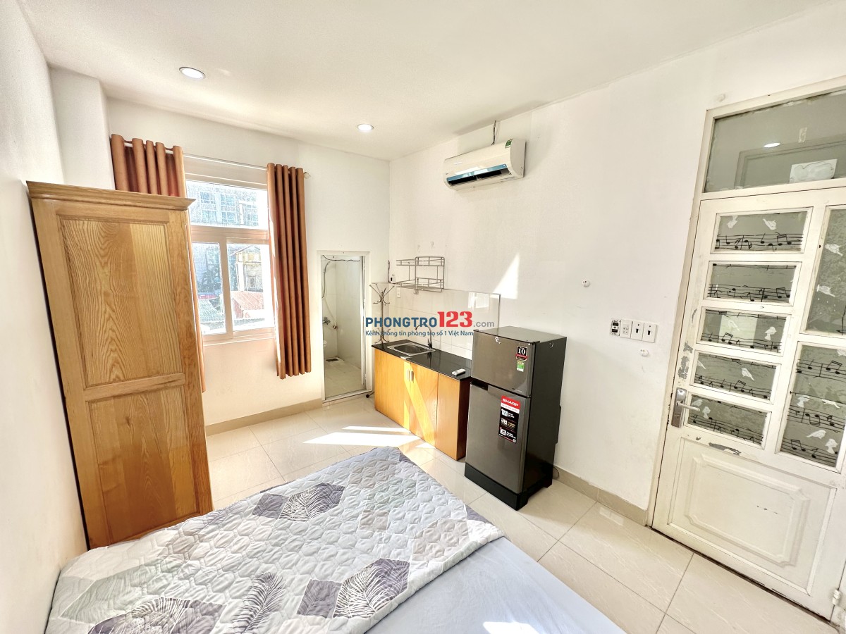 Phòng cửa sổ full nội thất Nguyễn Hữu Cảnh đối diện Vinhomes