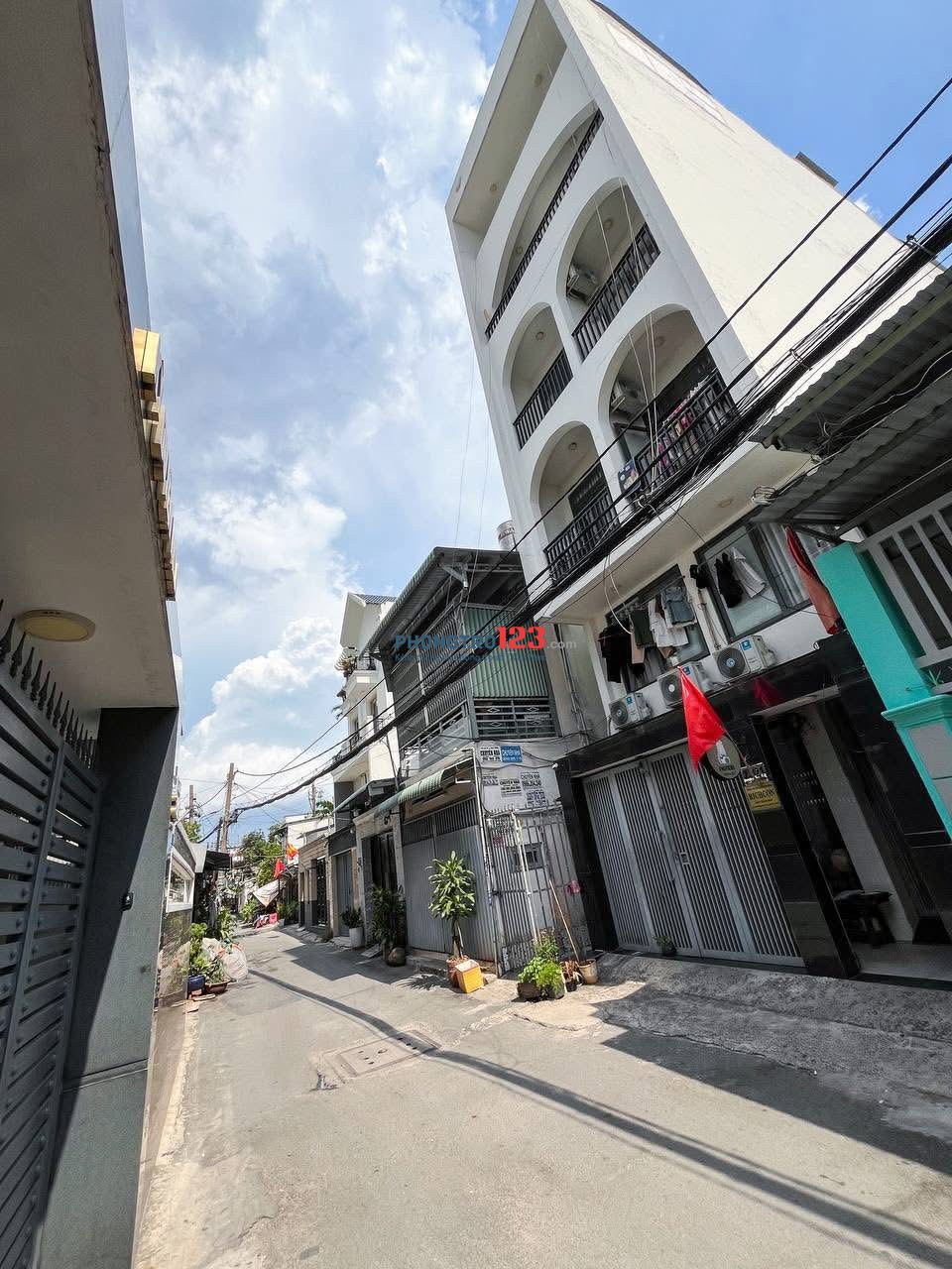 Tặng 1 tháng tiền thuê - phòng ban công máy giặt riêng gần Quang trung