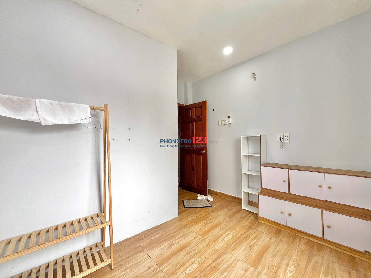 Cho Thuê Phòng Full Nội Thất , Cửa Sổ Thoáng , Gần Phố Đi Bộ Bùi Viện , Ngã Sáu Cộng Hoà