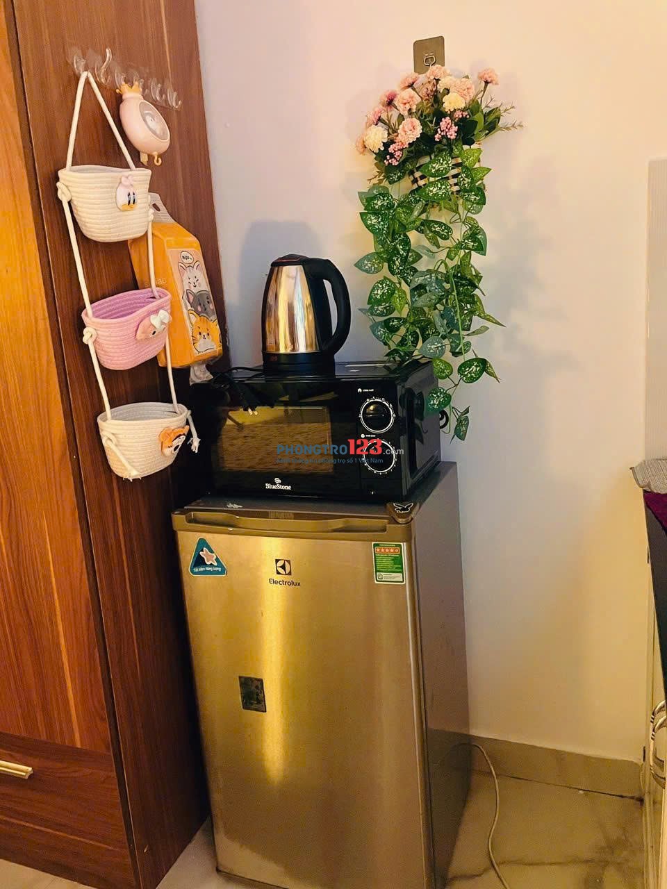 Cho thuê phòng trọ ngay Phan Xích Long, Studio 20m2, Cửa Sổ Trời, Full Nội Thất, Gần Satra Eximland