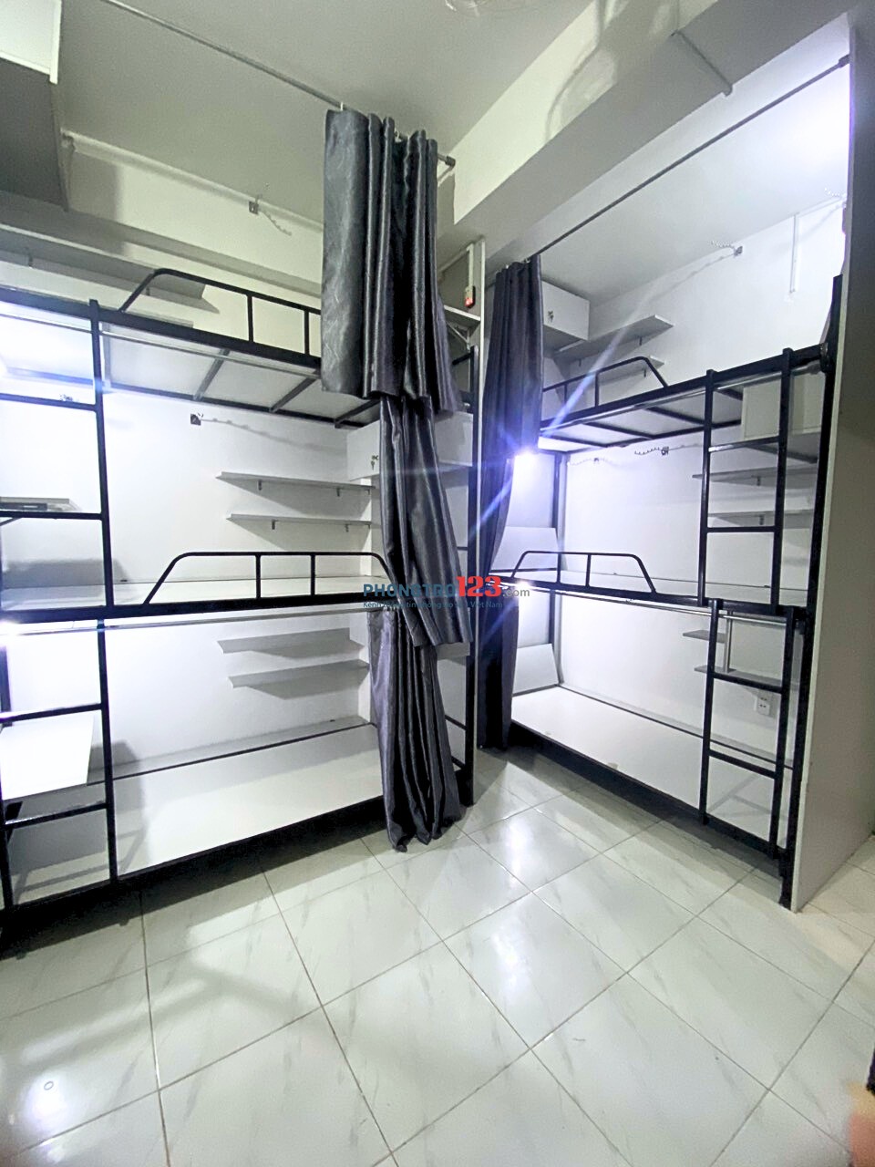 phòng trọ + KTX 20m2 đường thích quảng đức,Q phú nhuận,TP HCM.