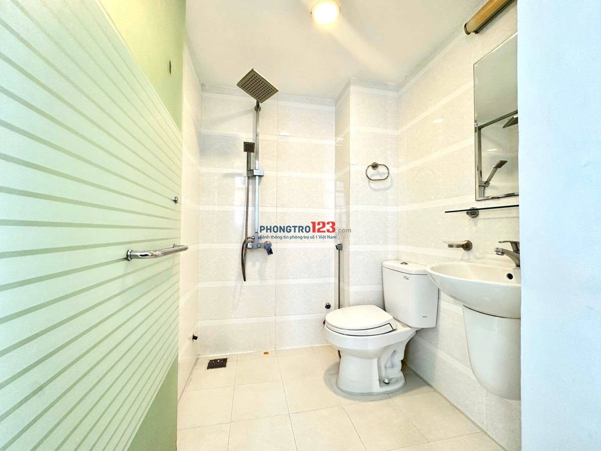 Cho thuê phòng gần Đại Học Kinh Tế - Q3 - gần Hồ Con Rùa - Cửa sổ trời siêu thoáng