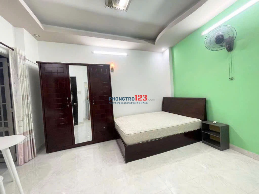 Căn Hộ Full Nội Thất Ban Công Giáp Q3 Ngay Nguyễn Đình Chiểu