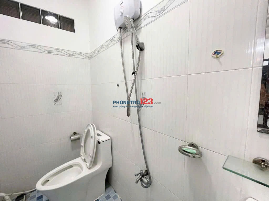 Căn Hộ Full Nội Thất Ban Công Giáp Q3 Ngay Nguyễn Đình Chiểu