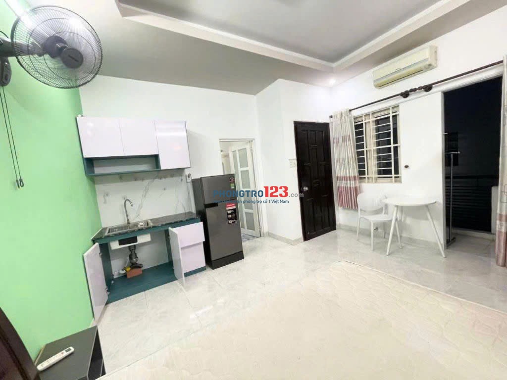 Căn Hộ Full Nội Thất Ban Công Giáp Q3 Ngay Nguyễn Đình Chiểu